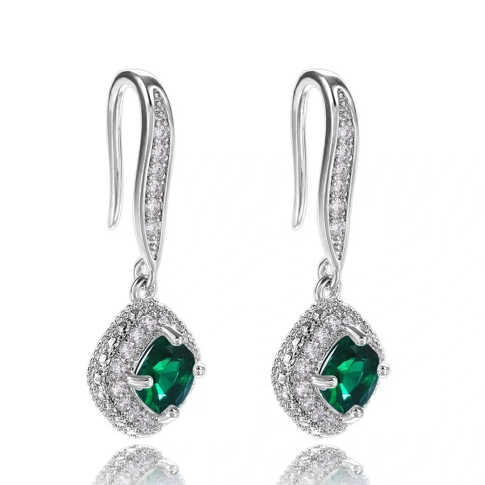 New Women’s 925 Silver Beautiful Emerald Earrings - Picture 1 of 2